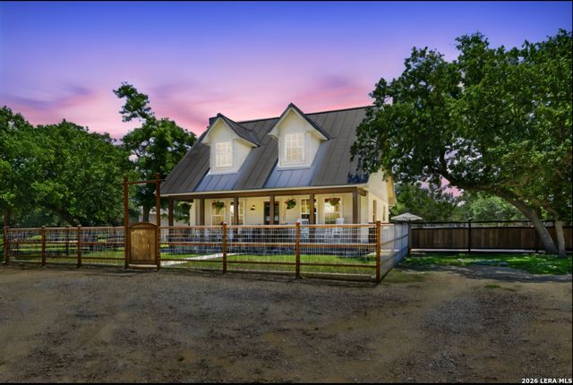 125 River Bluff Dr, Boerne, TX 78006