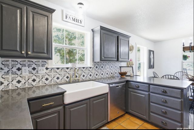 125 River Bluff Dr, Boerne, TX 78006