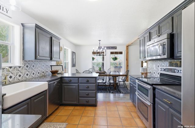 125 River Bluff Dr, Boerne, TX 78006