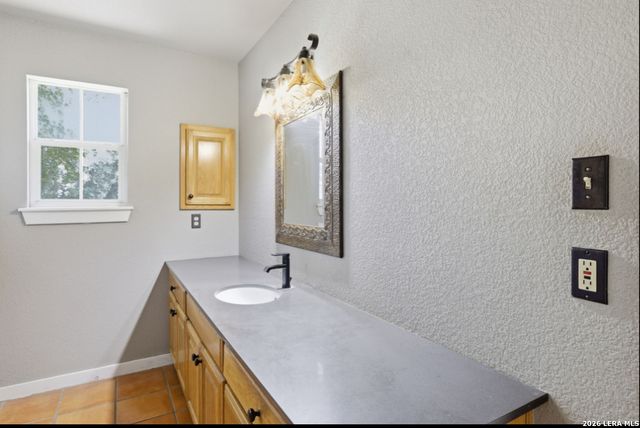 125 River Bluff Dr, Boerne, TX 78006