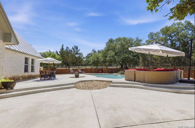 125 River Bluff Dr, Boerne, TX 78006