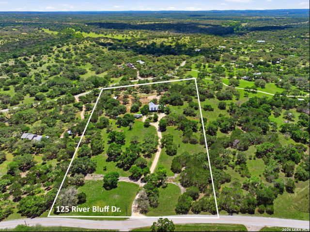 125 River Bluff Dr, Boerne, TX 78006