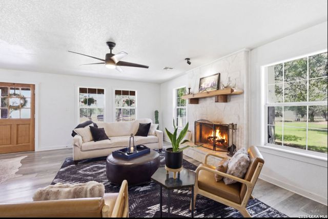 125 River Bluff Dr, Boerne, TX 78006