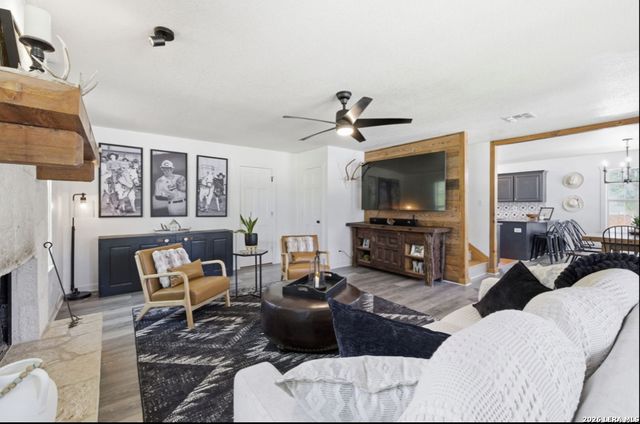 125 River Bluff Dr, Boerne, TX 78006