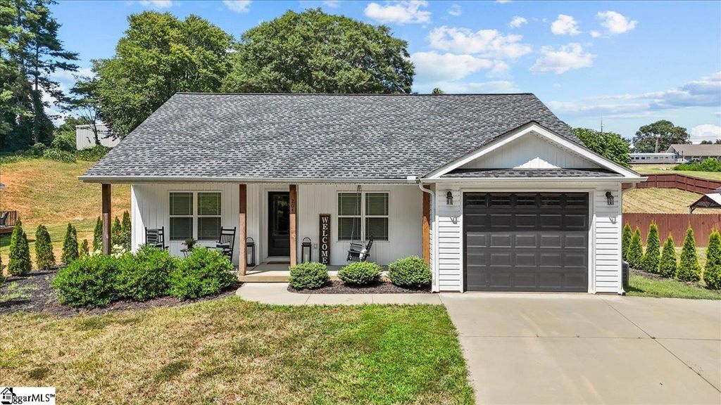204 N Randolph Avenue, Landrum, SC 29356