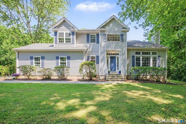 39 Greenbriar Road, Oxford, CT 06478