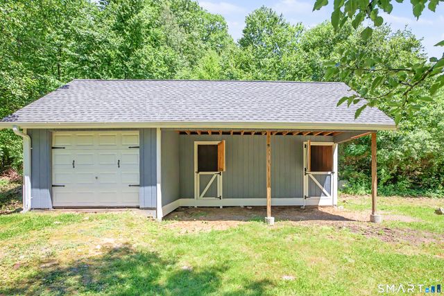 39 Greenbriar Road, Oxford, CT 06478