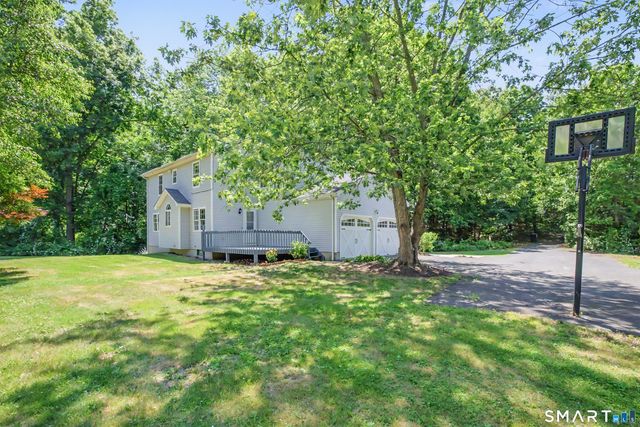 39 Greenbriar Road, Oxford, CT 06478