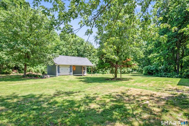 39 Greenbriar Road, Oxford, CT 06478