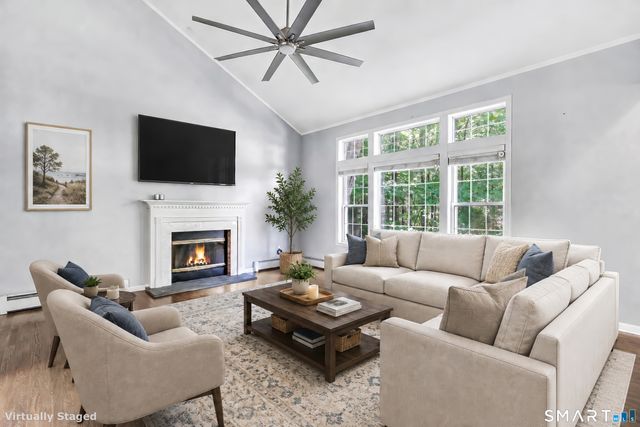 39 Greenbriar Road, Oxford, CT 06478