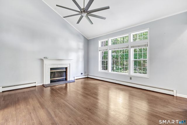 39 Greenbriar Road, Oxford, CT 06478