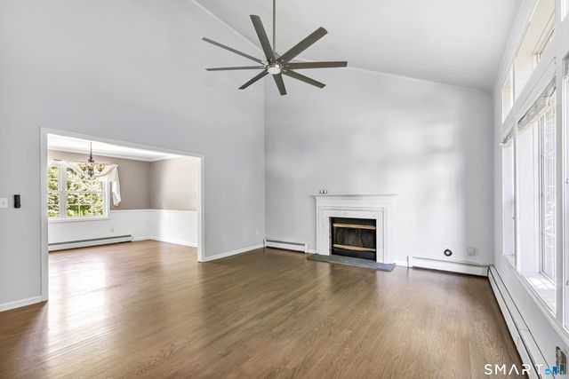 39 Greenbriar Road, Oxford, CT 06478