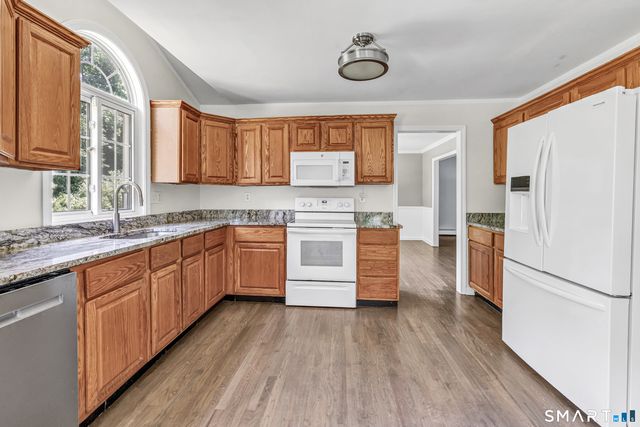 39 Greenbriar Road, Oxford, CT 06478