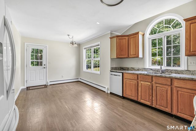 39 Greenbriar Road, Oxford, CT 06478