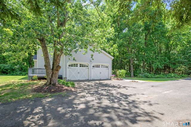 39 Greenbriar Road, Oxford, CT 06478