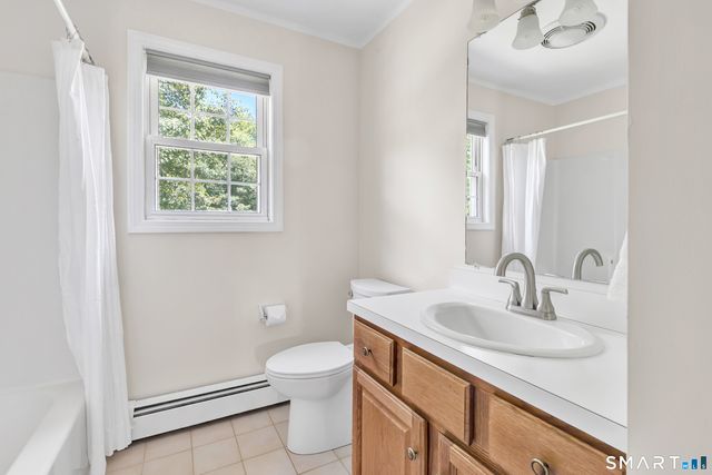 39 Greenbriar Road, Oxford, CT 06478
