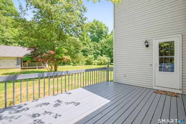 39 Greenbriar Road, Oxford, CT 06478
