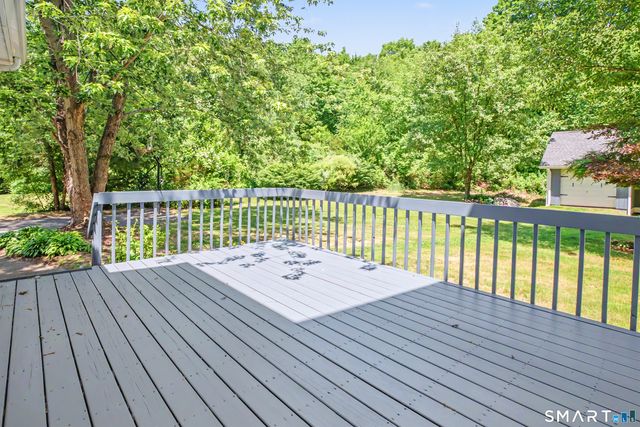39 Greenbriar Road, Oxford, CT 06478