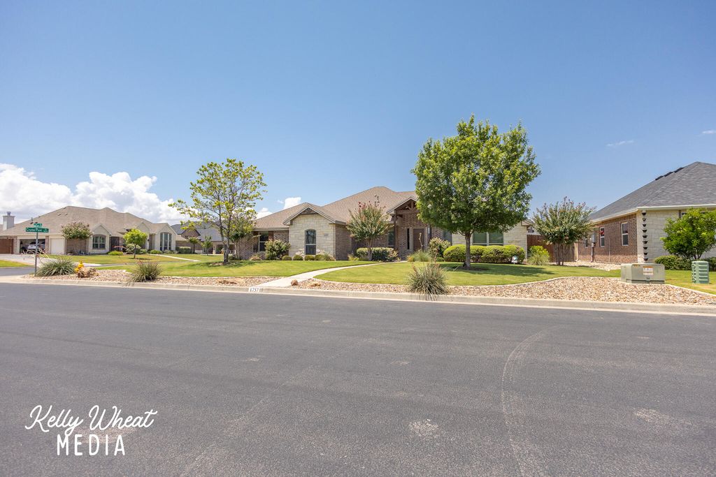 Image 9 of property listing at 4757 Shadow Creek Drive, San Angelo, TX 76904