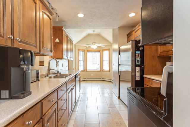 380 Spruce St, Bridgewater, MA 02324
