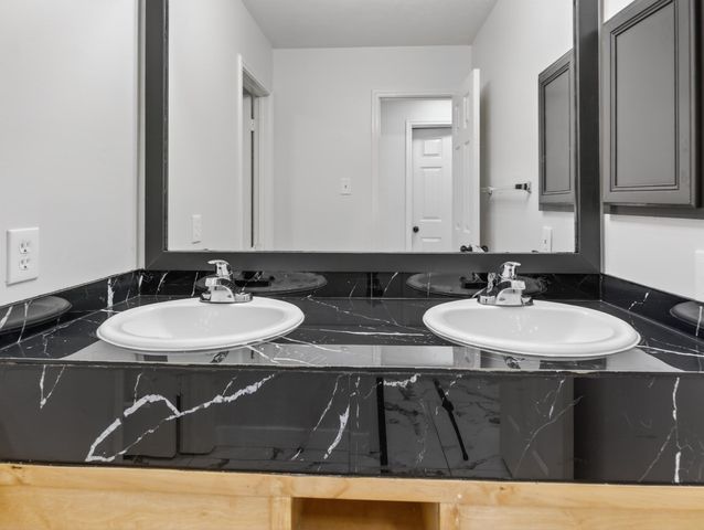 4418 W Thunderwood Circle, Fresno, TX 77545