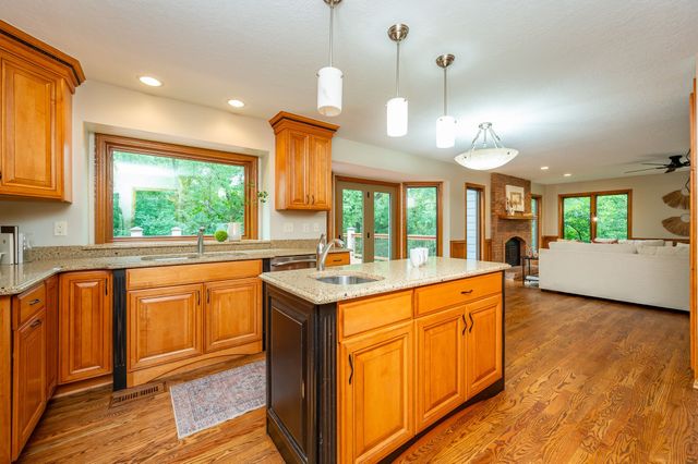 3421 Briar Ridge, West Des Moines, IA 50265