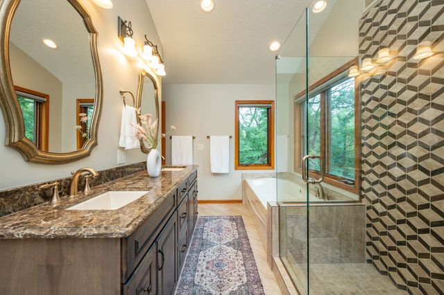 3421 Briar Ridge, West Des Moines, IA 50265