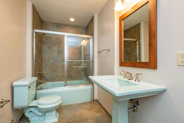 3421 Briar Ridge, West Des Moines, IA 50265