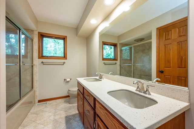 3421 Briar Ridge, West Des Moines, IA 50265