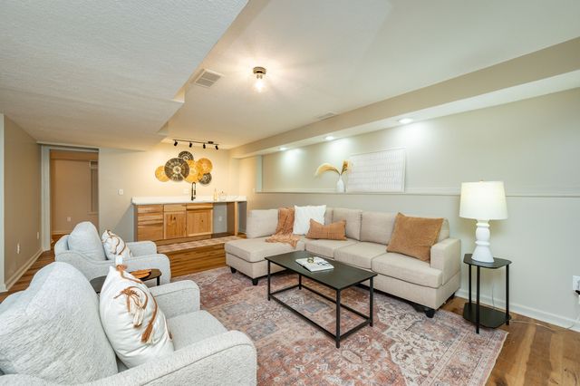 3421 Briar Ridge, West Des Moines, IA 50265