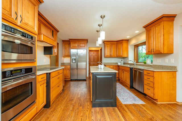 3421 Briar Ridge, West Des Moines, IA 50265