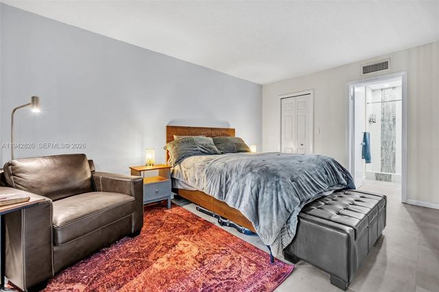 220 Lakeview Dr 308, Weston, FL 33326