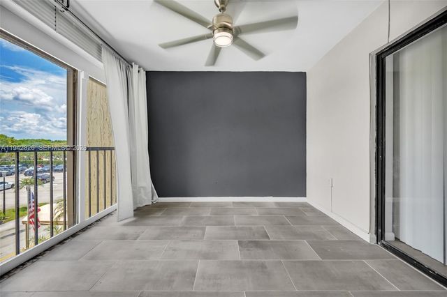 220 Lakeview Dr 308, Weston, FL 33326