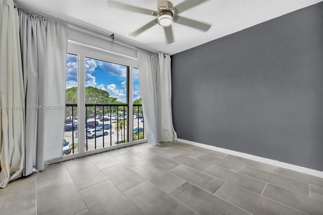 220 Lakeview Dr 308, Weston, FL 33326