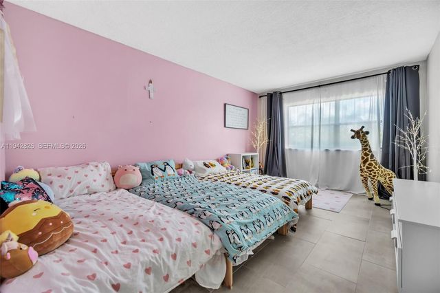 220 Lakeview Dr 308, Weston, FL 33326