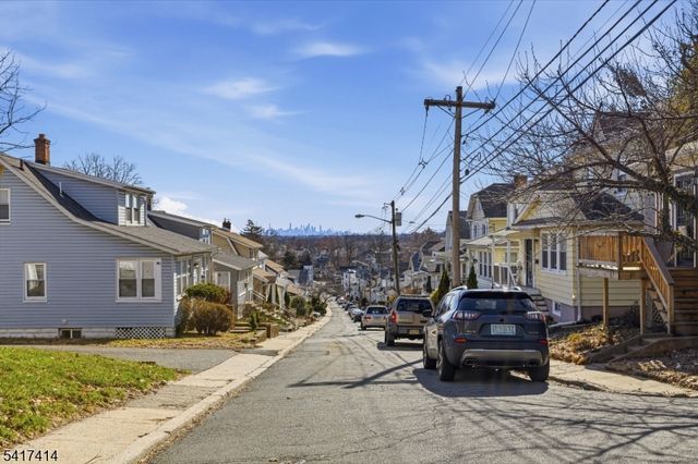 50 Ridgehurst Rd, West Orange Twp., NJ 07052