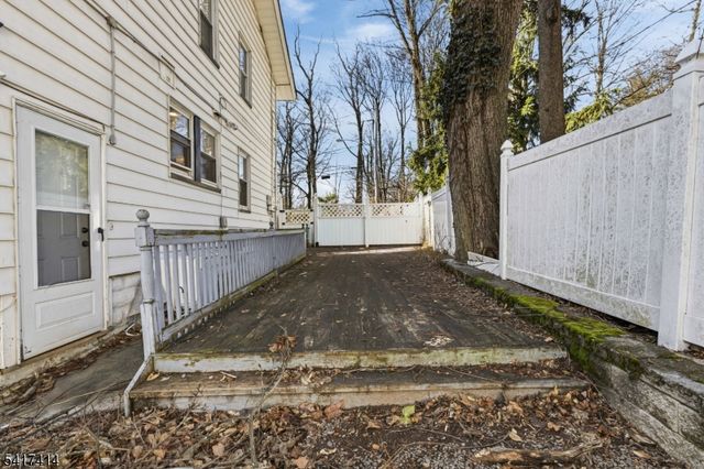 50 Ridgehurst Rd, West Orange Twp., NJ 07052