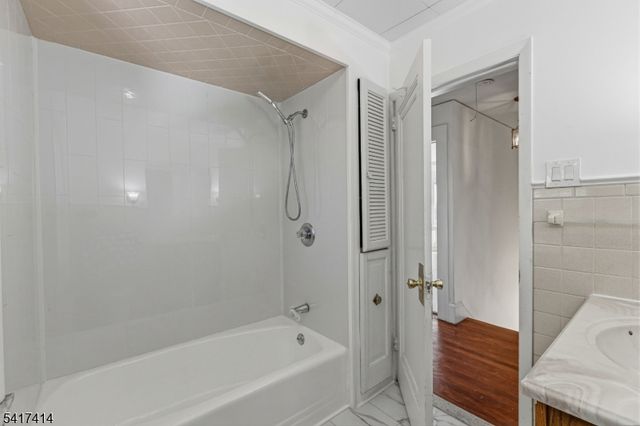 50 Ridgehurst Rd, West Orange Twp., NJ 07052