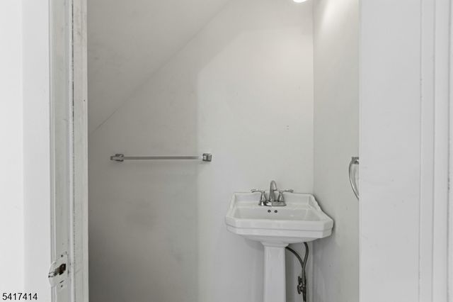 50 Ridgehurst Rd, West Orange Twp., NJ 07052