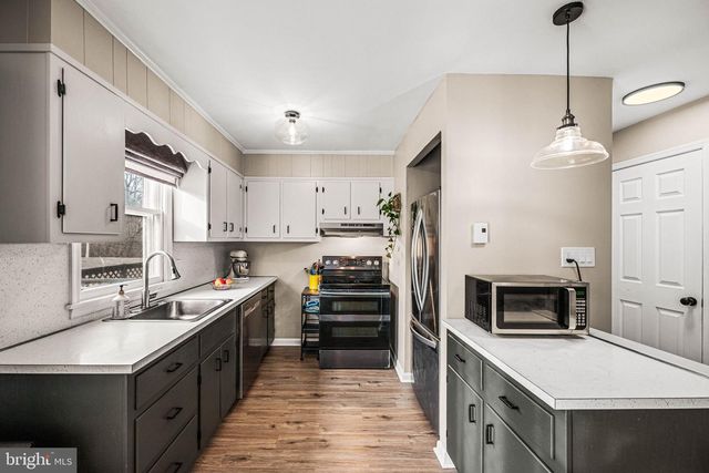 583 MANATAWNY ST, Pottstown, PA 19464