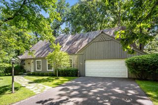 14 Bristol Court, Lincolnshire, IL 60069