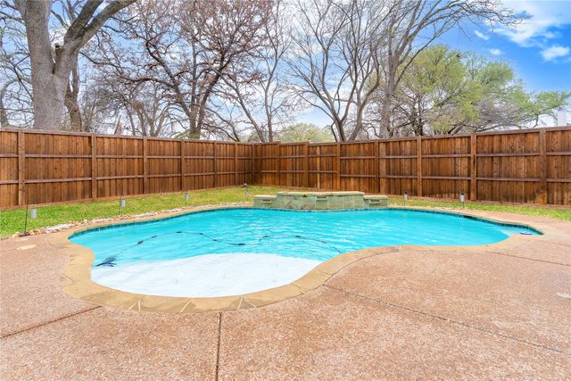 6502 Redstone Court, Arlington, TX 76001