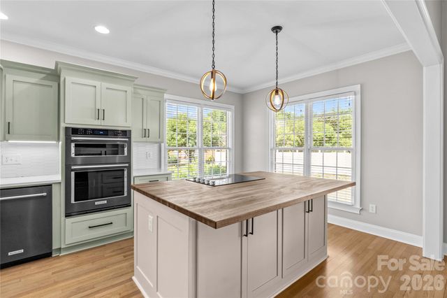 185 Upper Oak Drive, Statesville, NC 28625