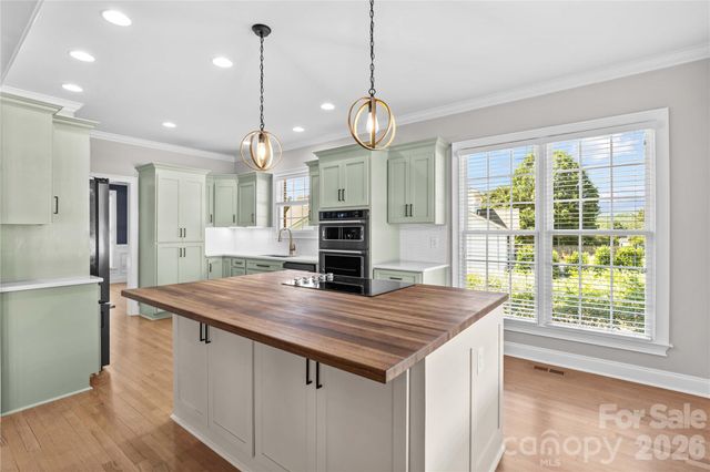185 Upper Oak Drive, Statesville, NC 28625