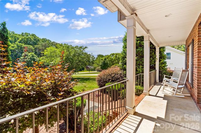 185 Upper Oak Drive, Statesville, NC 28625