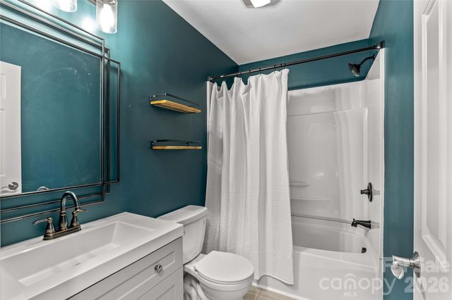 185 Upper Oak Drive, Statesville, NC 28625