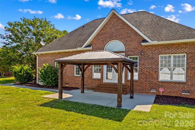 185 Upper Oak Drive, Statesville, NC 28625