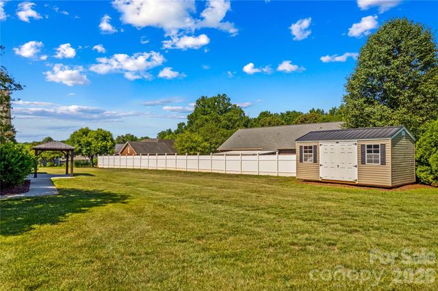 185 Upper Oak Drive, Statesville, NC 28625