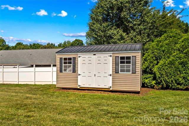 185 Upper Oak Drive, Statesville, NC 28625