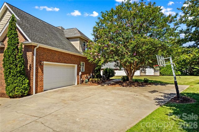185 Upper Oak Drive, Statesville, NC 28625